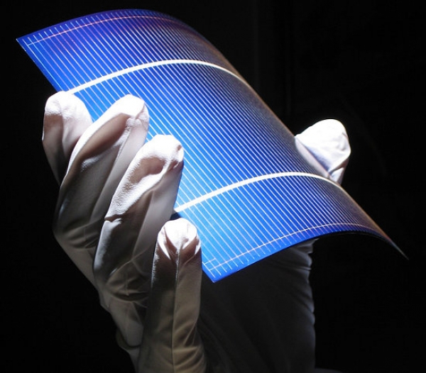 Imec, SolarWorld, and Solvay debut 100-m thin PV cell