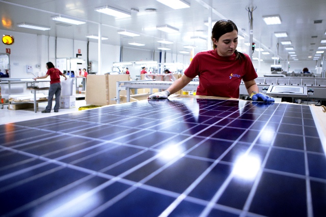 Siliken Renewable Energy optimizes solar panel production with NI hardware and software