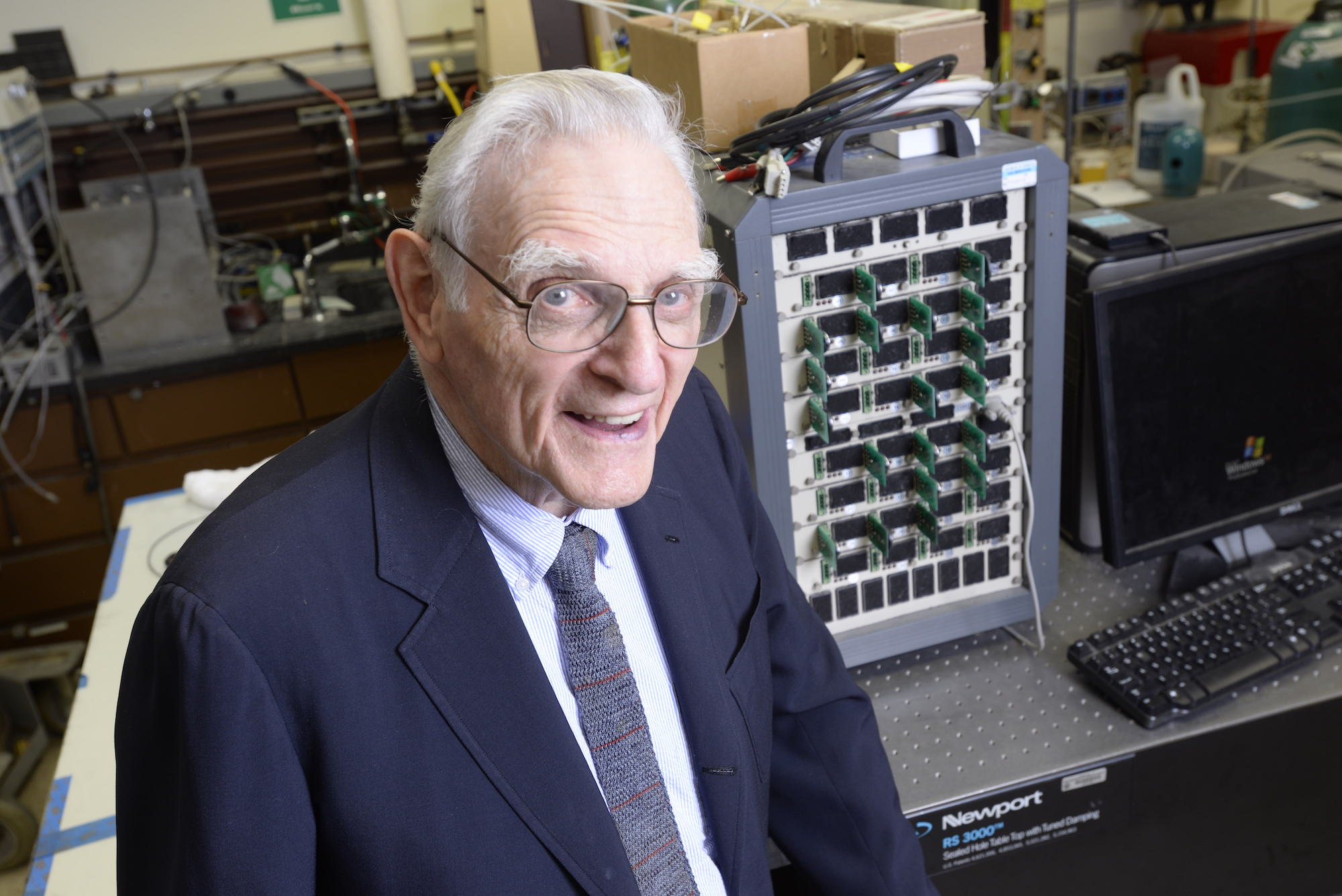 Li-ion cell inventor creates fast-charging, noncombustible batteries