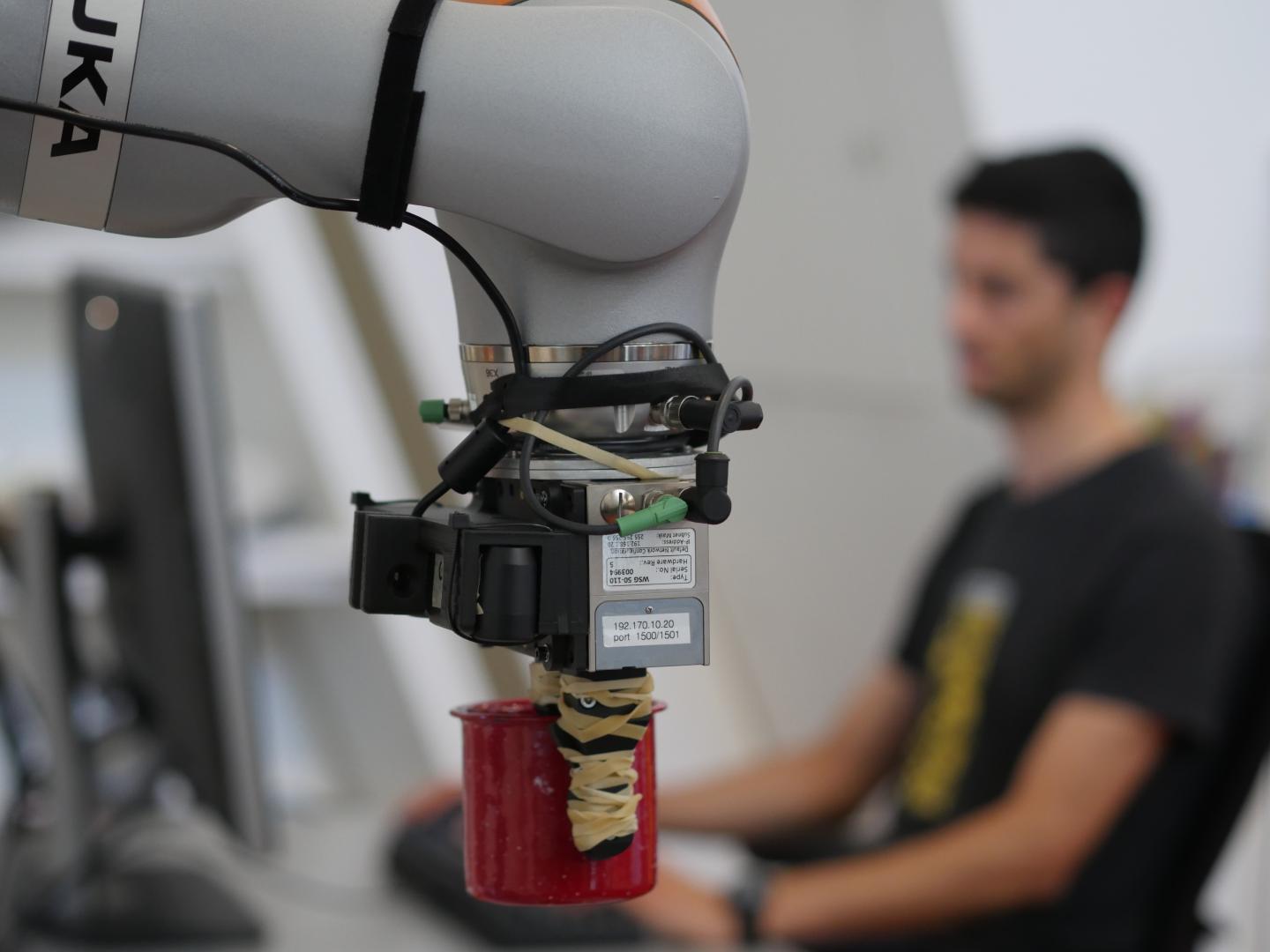 Robot Can Pick Up Any Object After Inspecting It