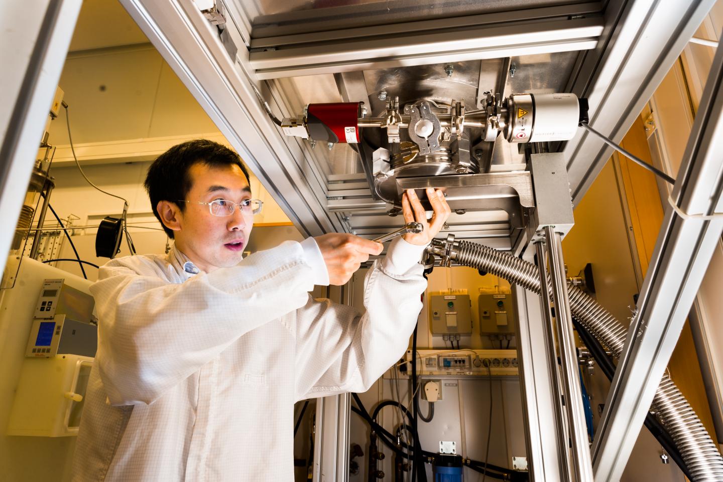 Renewable Fuel from Carbon Dioxide with Aid of Solar Energy