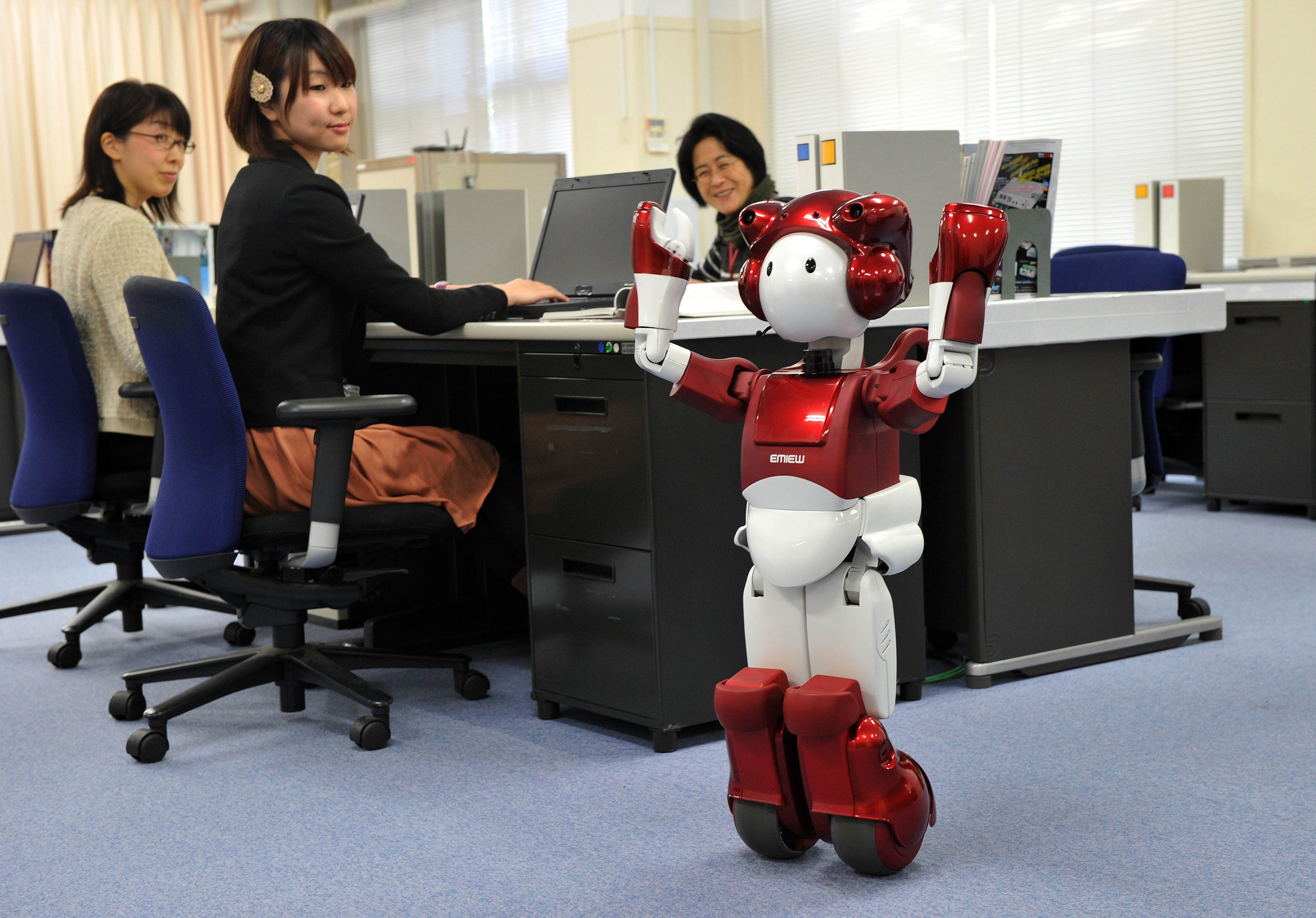 Как будут работать роботы. Робот EMIEW. Робот Хитачи. Hitachi emiew2. Японские роботы.