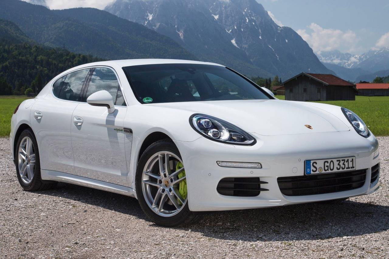 Porsche Hybrid Puts Huge Strain on Battery Suppliers