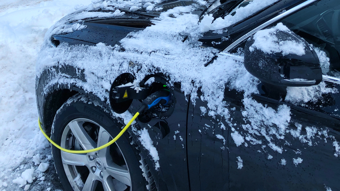 Snow Reminds EV Owners that Batteries Hate Cold Weather