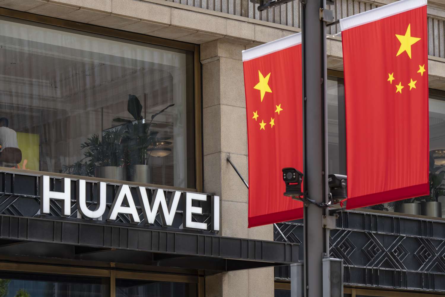 Huawei Watches Tariffs from the Sideline